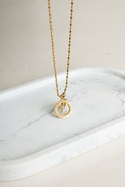 Cadena LV con 2 Dijes DAMA